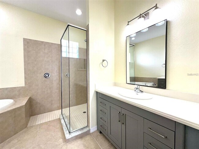 Building Photo - 9423 Rosebud Cir