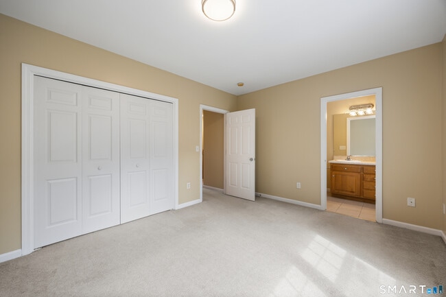 Building Photo - 32 Songbird Ln