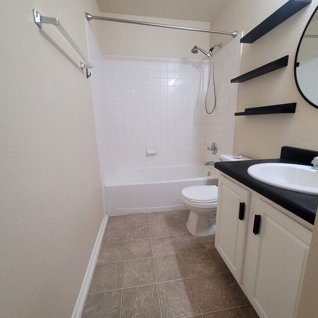 Building Photo - Perfectly Located near Medical Center