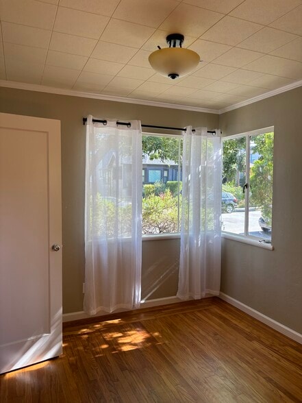 Living dining room - 459 44th St