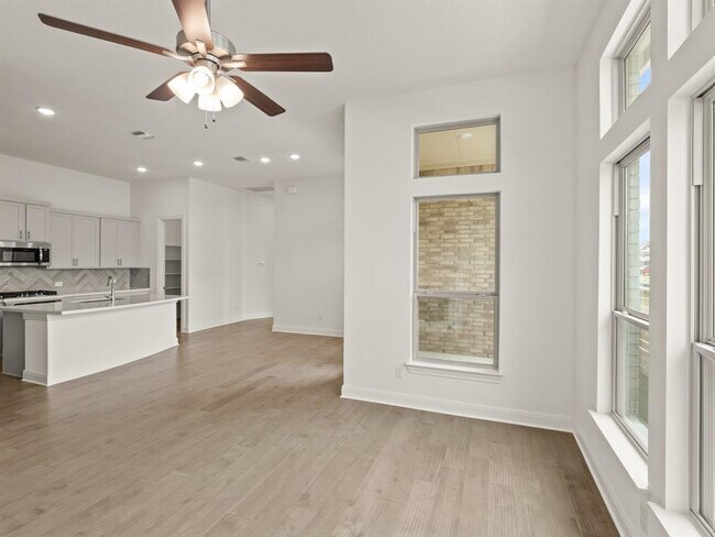 Building Photo - 100 Royal Fern Rd