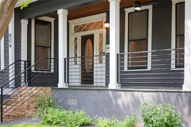 Building Photo - 904 Willow St