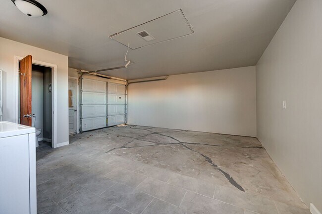 Building Photo - Newly remodeled Duplex in Midwest City