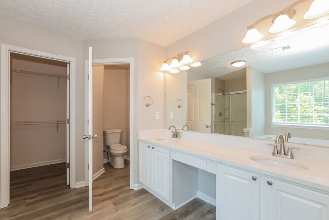 Building Photo - 25 Valley Brook Dr
