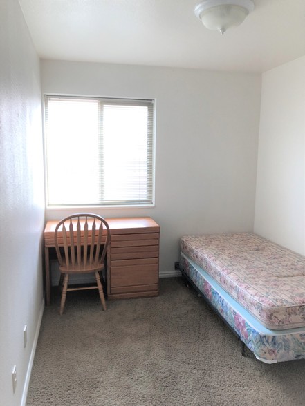 Private Rooms - 34 E 700 N