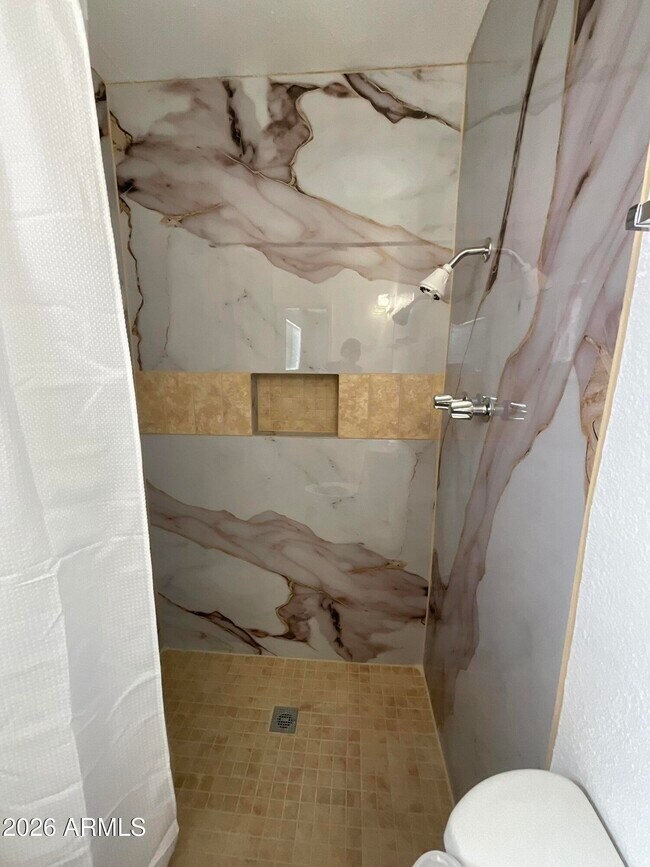 Building Photo - 247 E 7th Dr