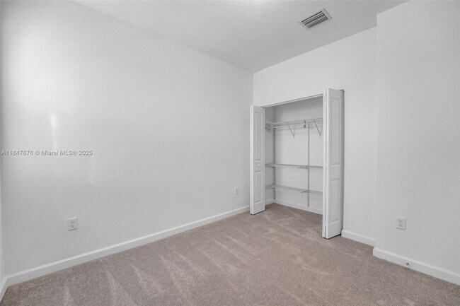 Building Photo - 2858 SE 25th Ave