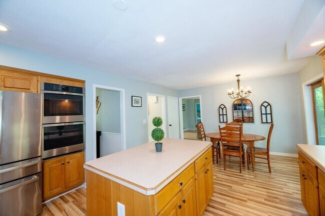 Building Photo - 5 Arrowood Ln