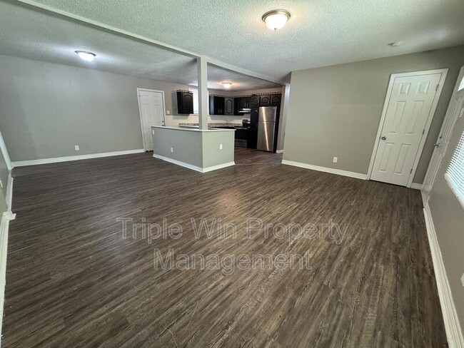 Building Photo - 48 Wayside Dr