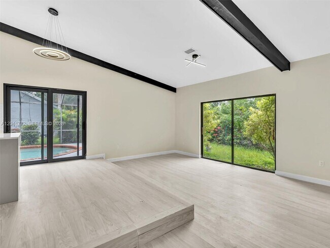 Building Photo - 8813 NW Paradise Ct