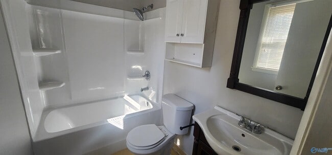 Building Photo - 3810 NW Millbrae Dr