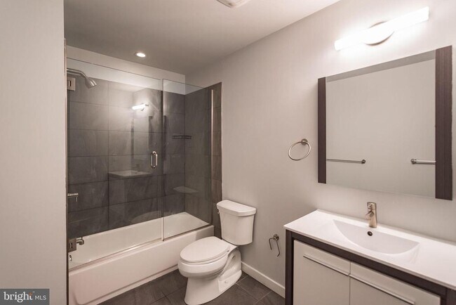 Building Photo - 412 S 13th St