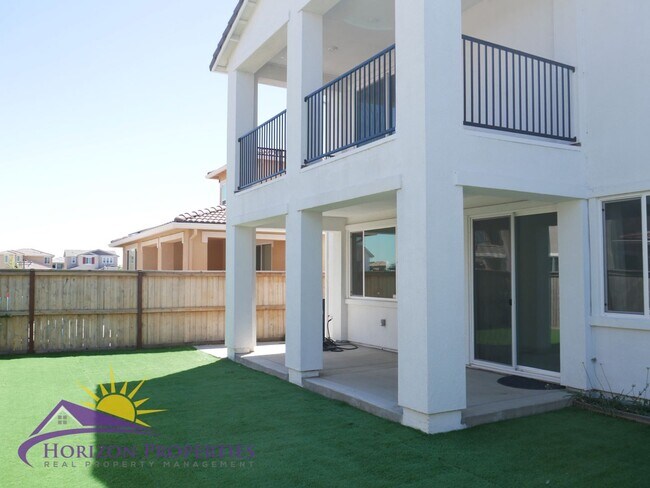 Building Photo - Modern Two-story 4 Bed 3.5 Bath 2,786 sqft...
