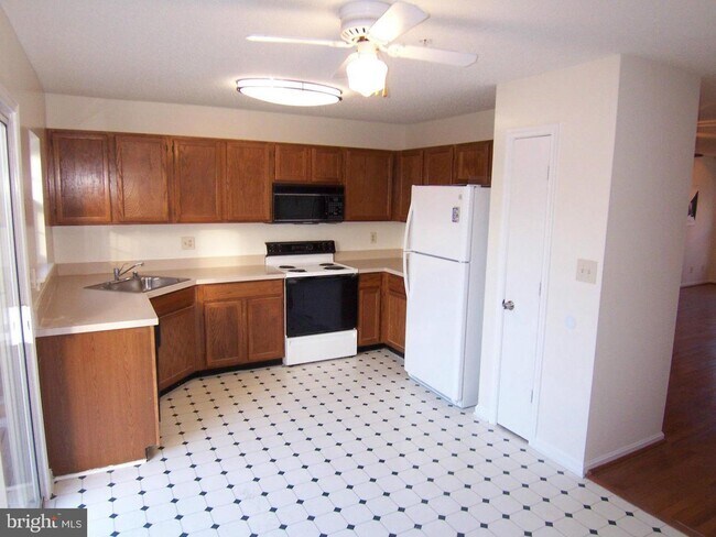 Building Photo - 1336 Foxglove Square