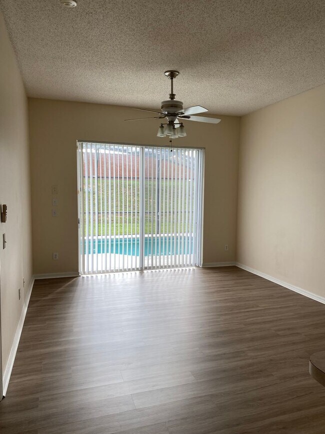 Building Photo - 144 Birchwood Dr