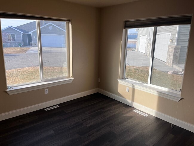Building Photo - Gorgeous West End 4 bed Home!