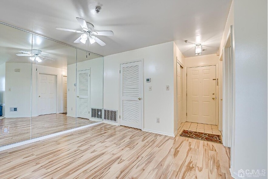Entrance - 1138 Waterford Dr