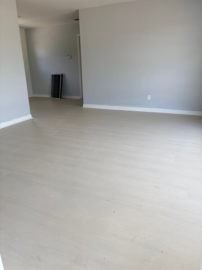Building Photo - 1047 Japonica Ln