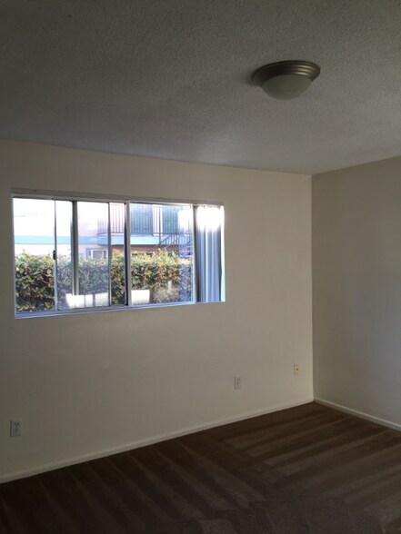 Building Photo - 1935 W Linden St