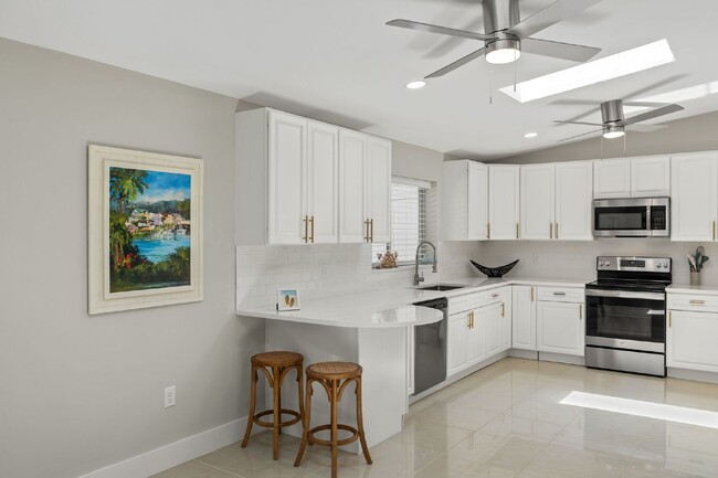 Building Photo - Naples Park Pool home - walking distance t...