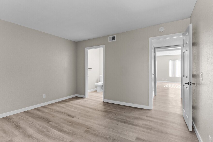 Building Photo - 8101 Larson Ave