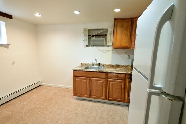 Building Photo - 108 W 42nd St