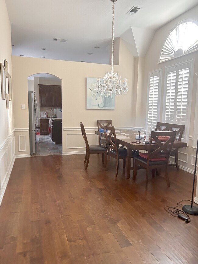Building Photo - 9724 Wolf Creek Dr