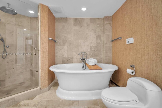 Building Photo - 333 Las Olas Way