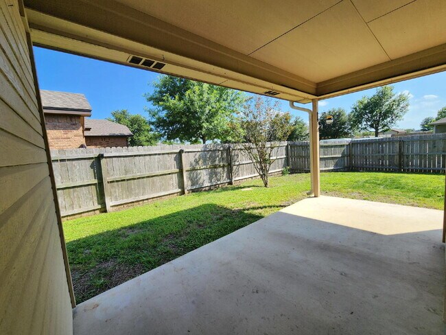 Building Photo - 4633 Stonehaven Dr