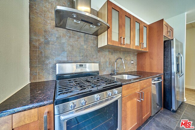 Building Photo - 614 N Genesee Ave