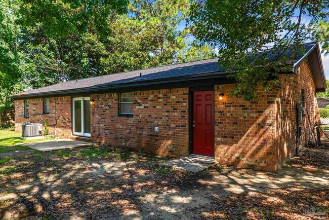 Building Photo - 1221 Albuquerque Cir