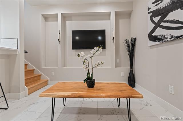 Building Photo - 2905 W 4th Ave