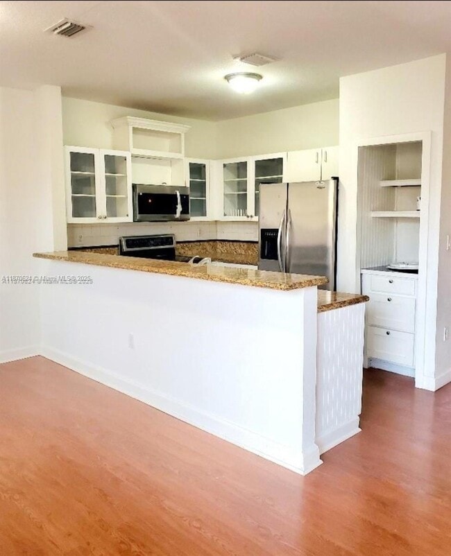 Building Photo - 1030 NE 41st Pl