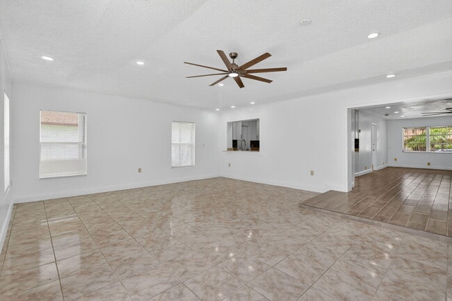 Building Photo - 600 S Mangonia Cir