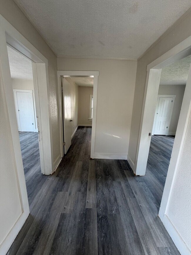 Building Photo - Fully Renovated 3BR Home