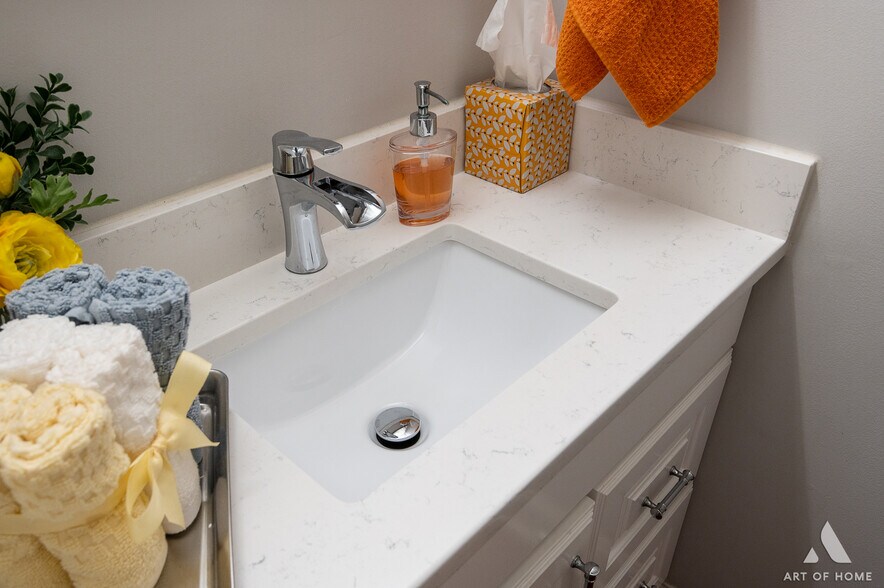 Building Photo - 7247 Bradford Ct