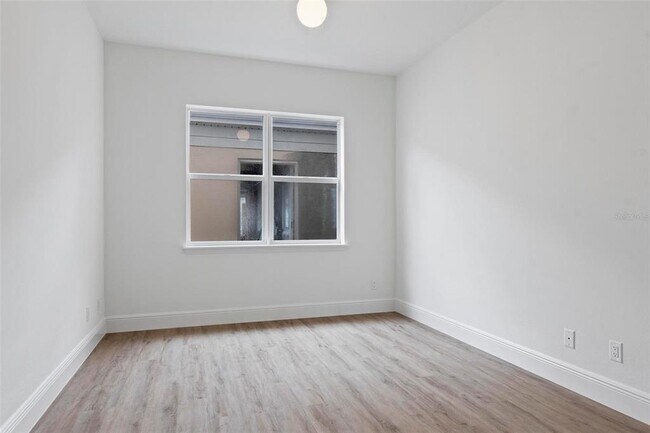 Building Photo - 445 Riverfront Dr