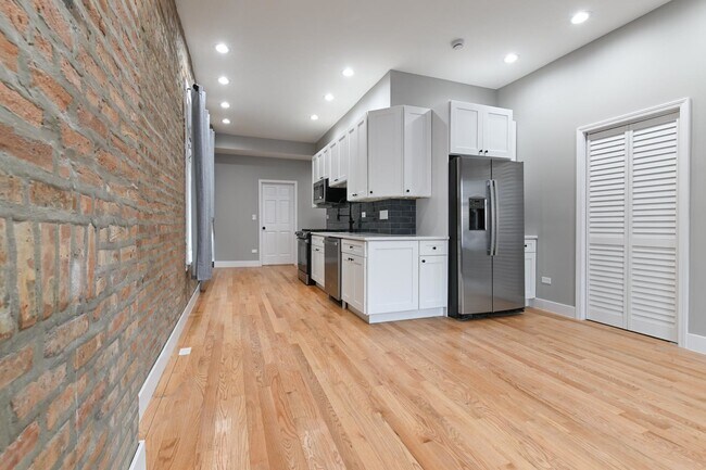 Building Photo - 1303 W Flournoy St