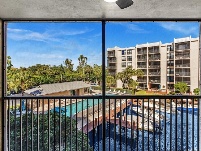 Building Photo - 21 Royal Palm Way