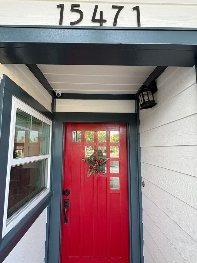 Building Photo - Remodeled Craftsman style 3 bedroom (with 4th office/bedroom), 3 bathroom home - this is NOT your...