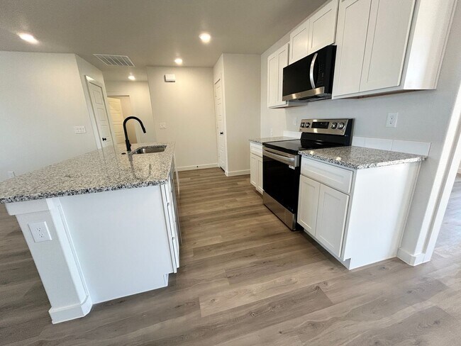 Building Photo - Brand new 3Bed/2Bath Available