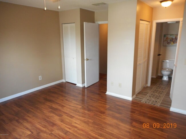 Building Photo - 1010 Pine Tree Dr