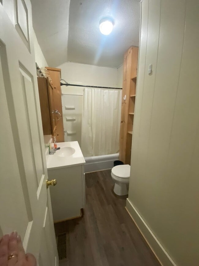 Building Photo - 2 BED | 1 BATH | SINGLE-LEVEL HOME | NORTH