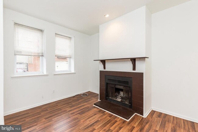 Primary Photo - 160 Richmond St