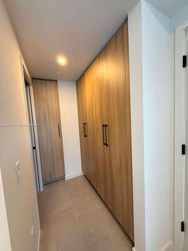 Building Photo - 121 NE 5th St