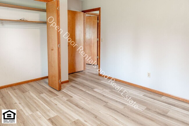 Building Photo - Fort Wayne Rising 1420/1422 Flagstone