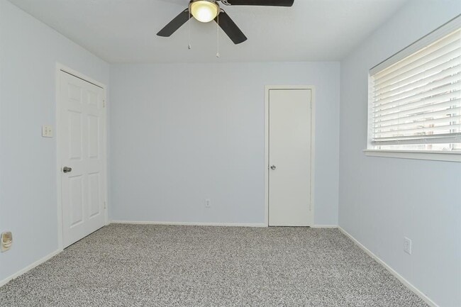 Building Photo - 11819 S Perry Ave