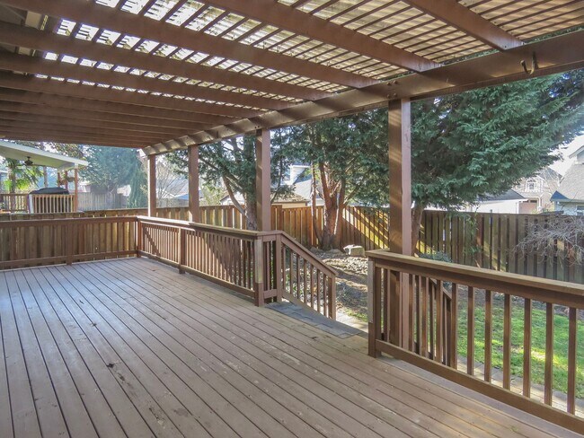 Building Photo - Master on Main- 3 Bedroom Plus 3 Bath Home...