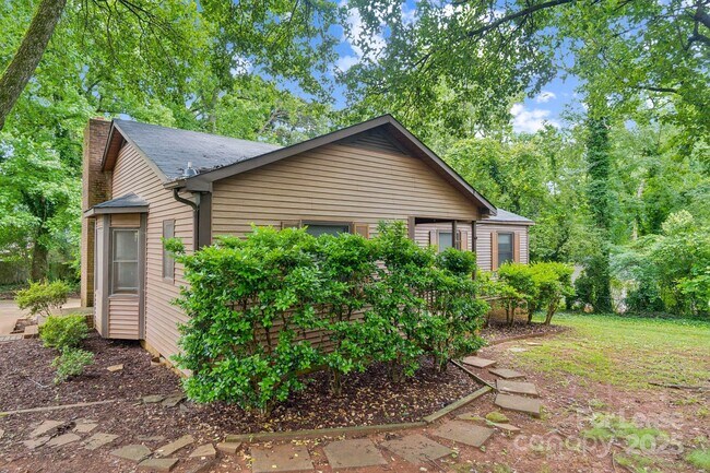 Building Photo - 2301 Wishbone Dr