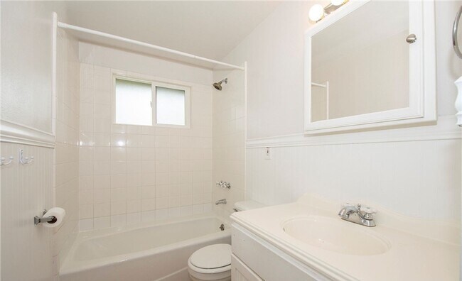 Building Photo - Gig Harbor Home on Oversized Lot